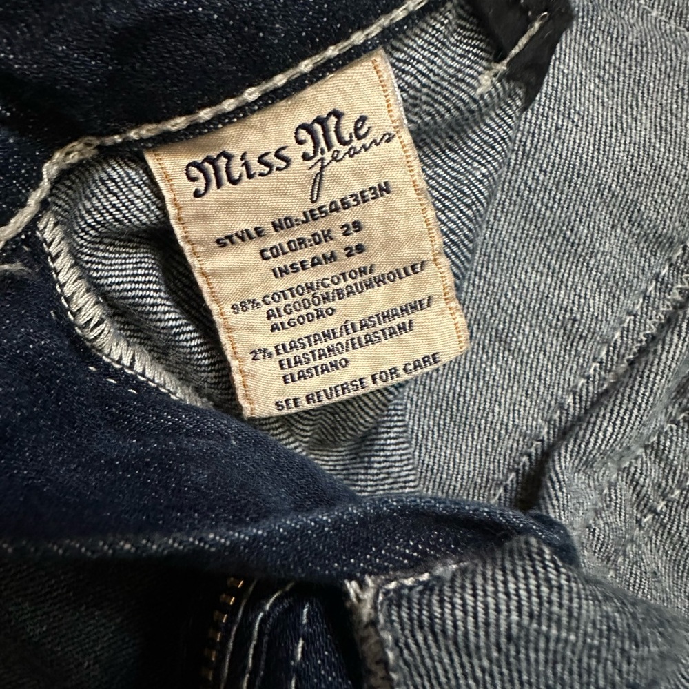 Dark Wash Embellished Women's Jeans - Picture 2 of 5